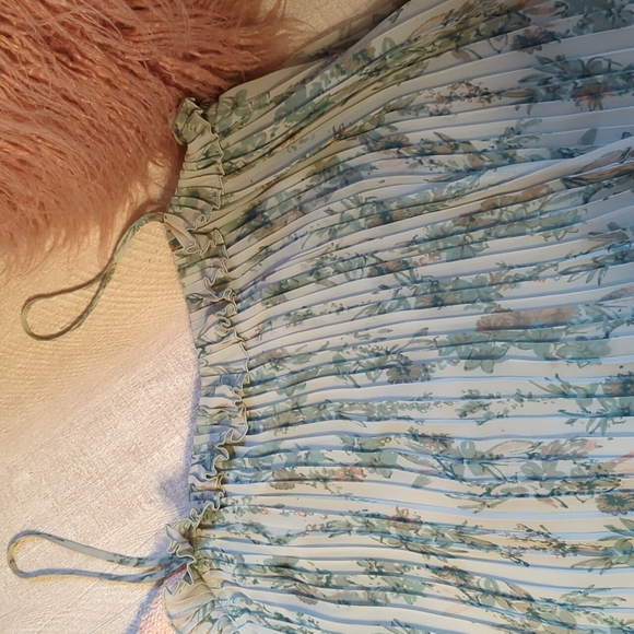 Lauren Conrad pleated top😍 - Picture 3 of 5